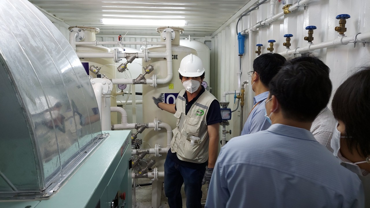 Thêm một trạm ôxy lưu động hỗ trợ điều trị bệnh nhân Covid-19 - Ảnh 2.