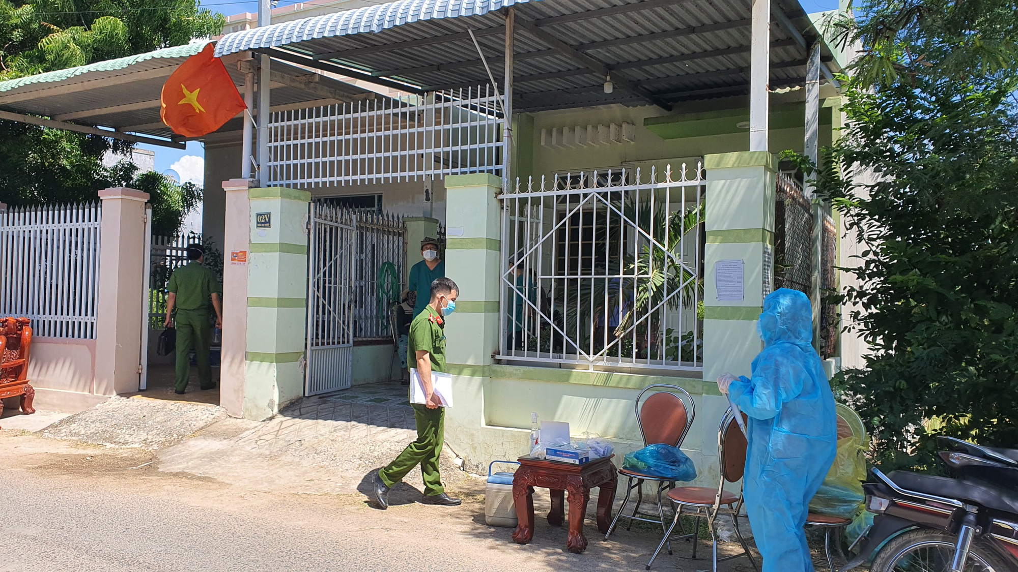 Xót thương 3 mẹ con tử vong trong tư thế treo cổ cùng bức thư tuyệt mệnh
