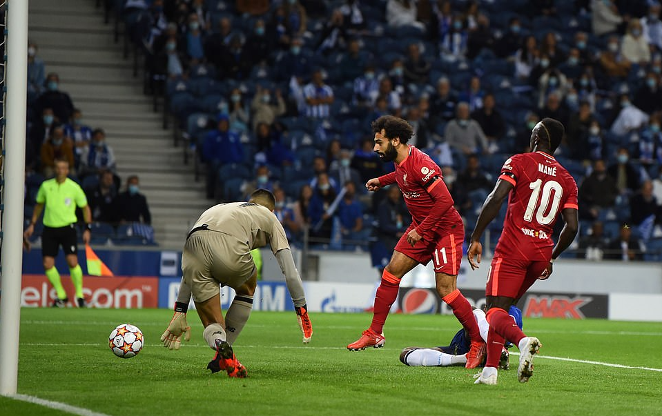 Liverpool mở đại tiệc ở Dragao, Porto sụp đổ tại hang rồng - Ảnh 2.