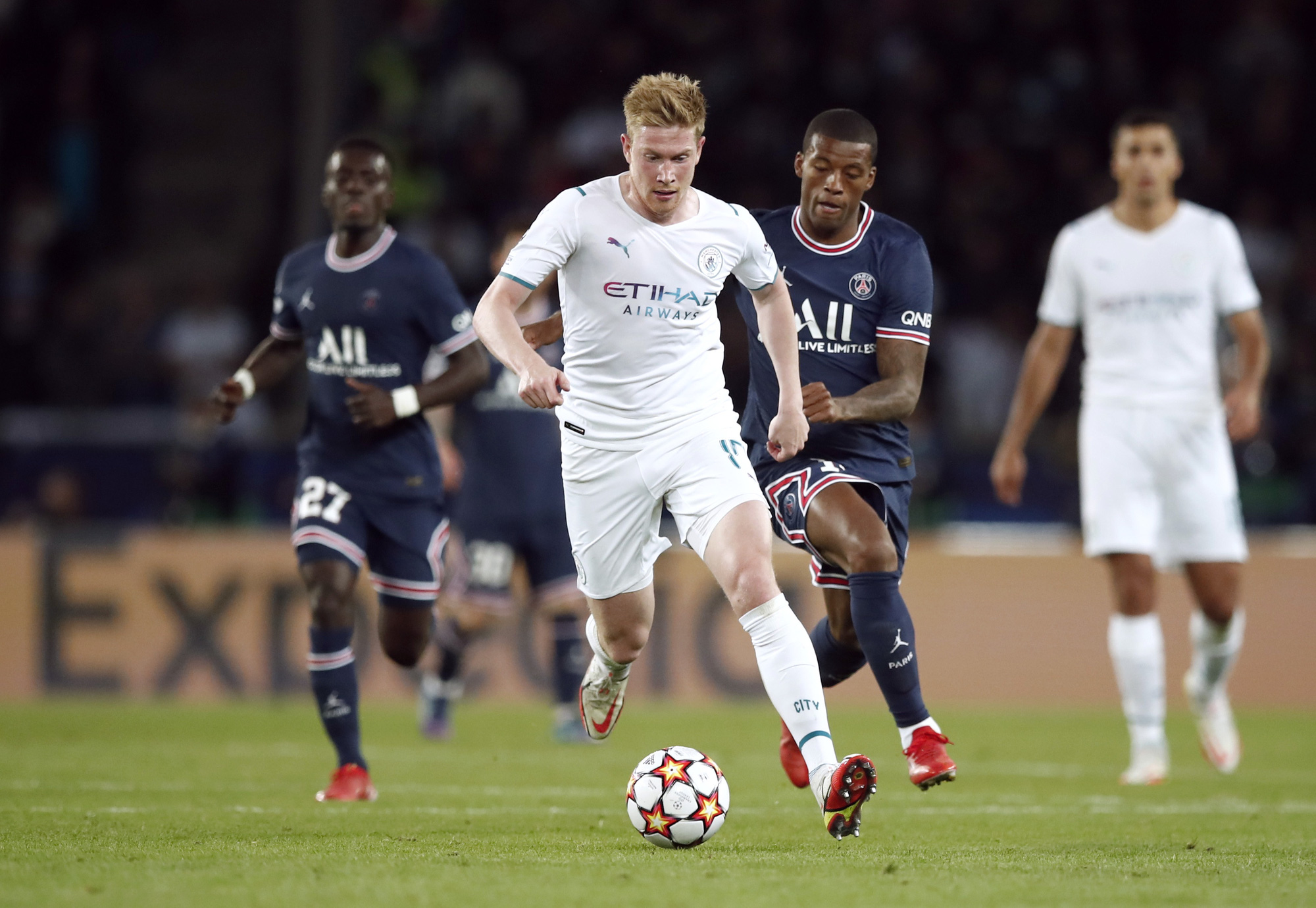 Đẳng cấp Messi định đoạt đại chiến, Man City đại bại ở Paris - Ảnh 1.