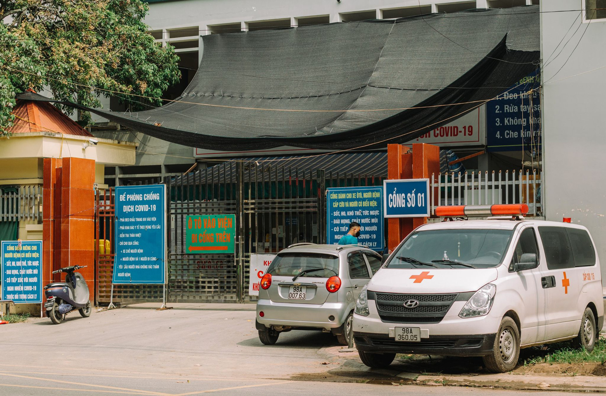 Nữ kế toán mắc Covid-19, Chủ tịch tỉnh truy trách nhiệm nhiều "sếp" bệnh viện
