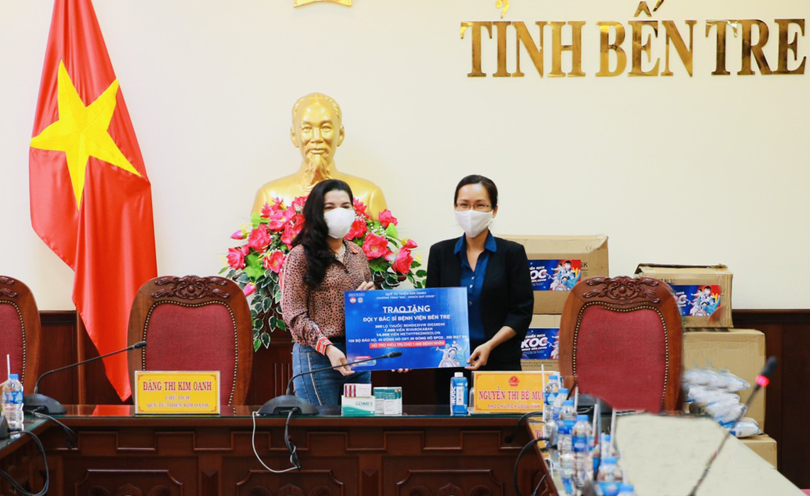 Tặng thuốc đặc trị Covid-19 cho người dân các tỉnh phía Nam