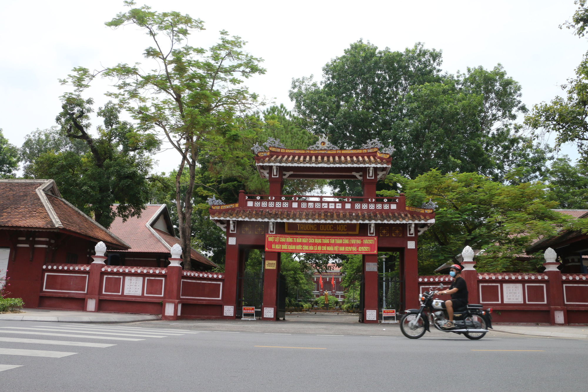 Điều kiện để ứng tuyển giáo viên trường chuyên Quốc học Huế