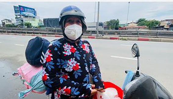 Nghe tin TP HCM nới lỏng, người d&acirc;n k&eacute;o về qu&ecirc; nhưng phải quay trở lại - Ảnh 4.