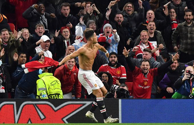 Champions League 2021-2022: Ronaldo nổ s&uacute;ng ph&uacute;t 90+5, Man United hạ gục Villarreal - Ảnh 1.
