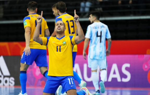 Argentina hạ Brazil, v&agrave;o chung kết FIFA Futsal World Cup 2021 - Ảnh 3.