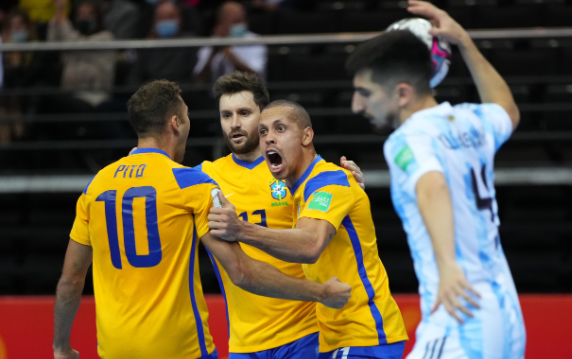 Argentina hạ Brazil, v&agrave;o chung kết FIFA Futsal World Cup 2021 - Ảnh 5.