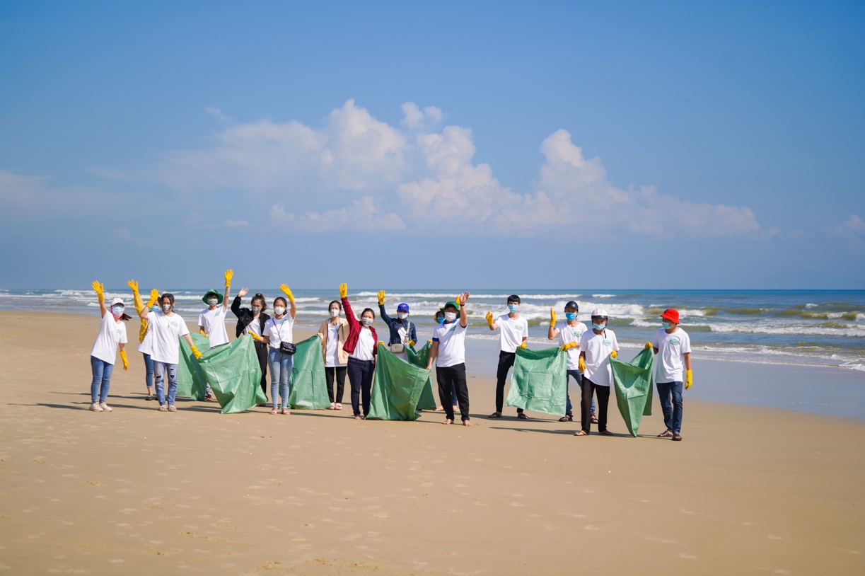 Huda triển khai thu gom rác, làm đẹp biển tại Hà Tĩnh và Quảng Nam - Ảnh 1.