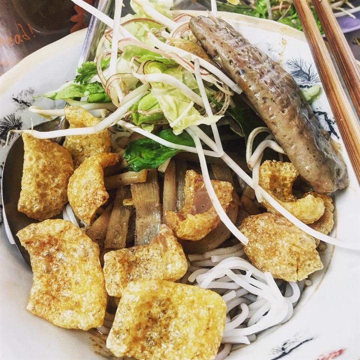 Đặc sản b&uacute;n cua thối của phố n&uacute;i Pleiku, th&aacute;ch bạn nếm thử m&agrave; kh&ocirc;ng bịt mũi - Ảnh 4.