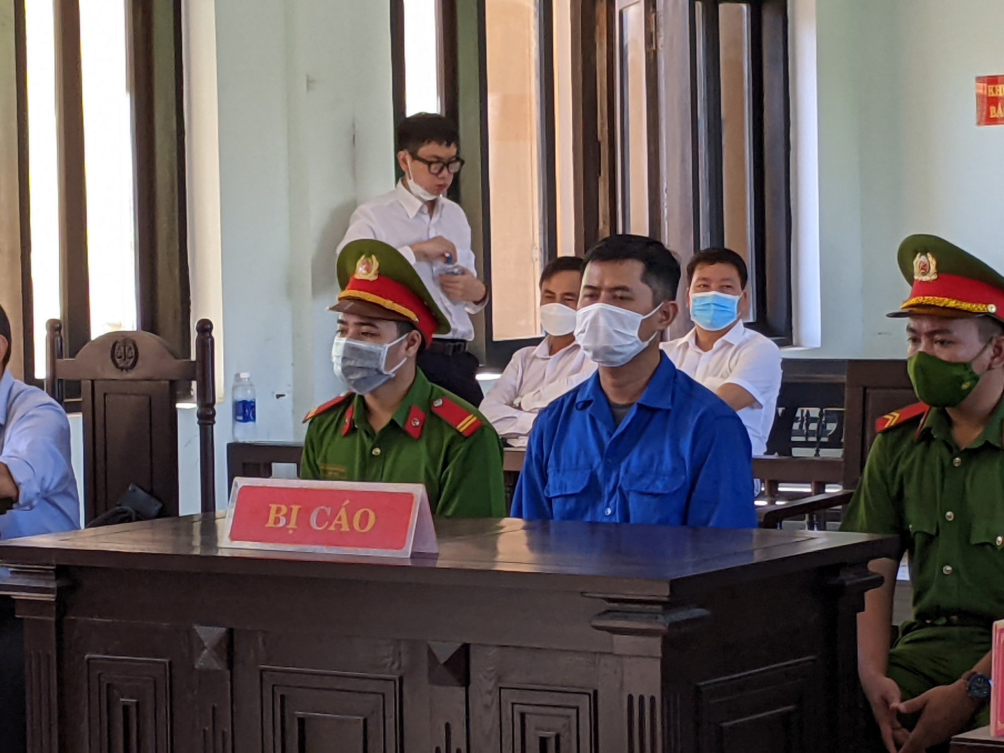 Vắng kiểm sát viên vì Covid-19, hoãn xét xử phúc thẩm cựu bác sĩ bị tố hiếp dâm nữ điều dưỡng