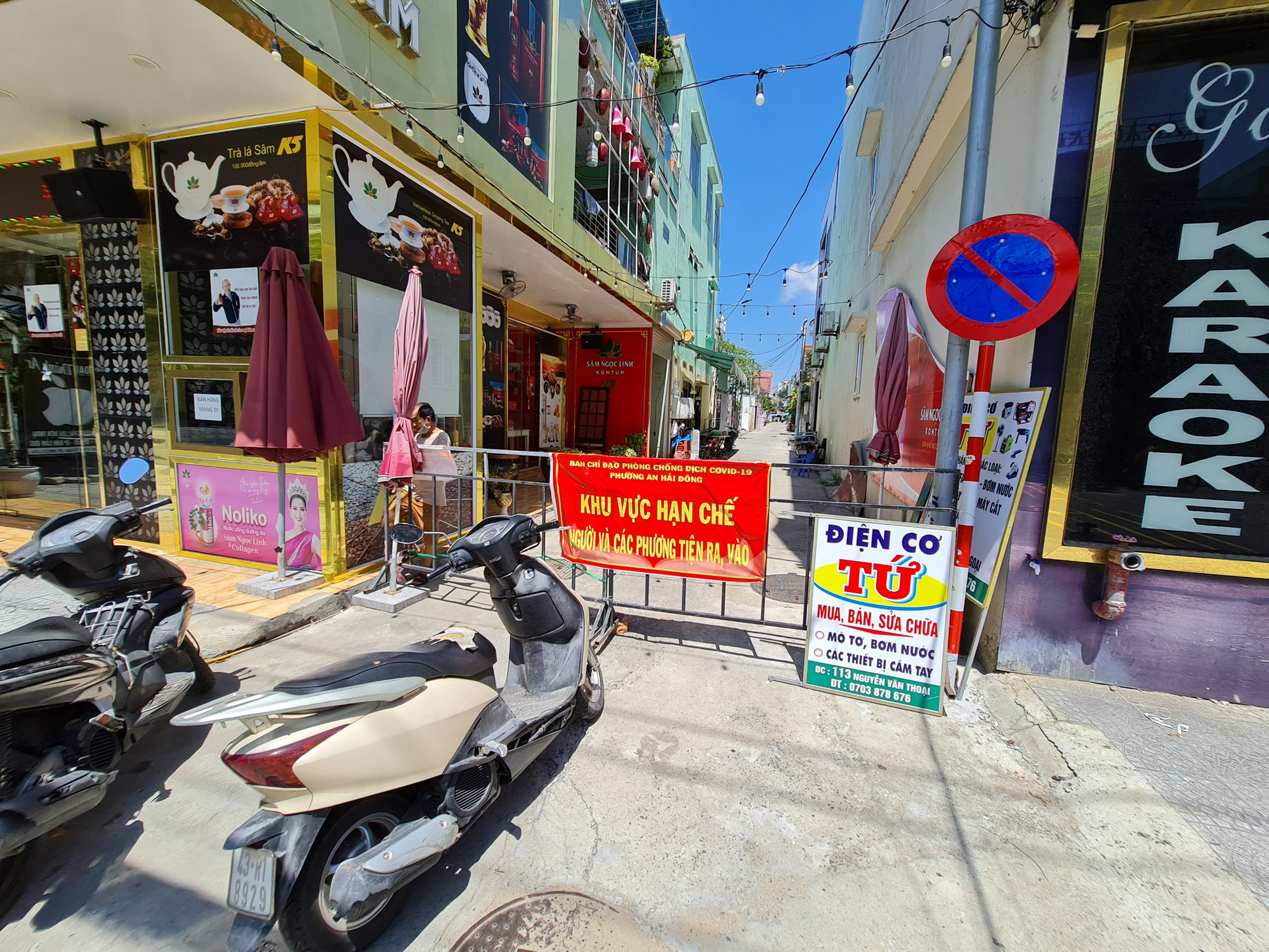 Đ&agrave; Nẵng: Nhiều nơi vẫn chưa dỡ r&agrave;o chắn, người d&acirc;n đi lại bất tiện - Ảnh 1.