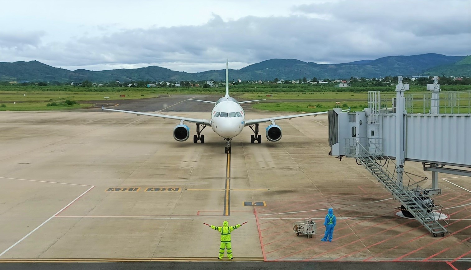 Hàng trăm thai phụ được Lâm Đồng đón về để sinh con - Ảnh 3.