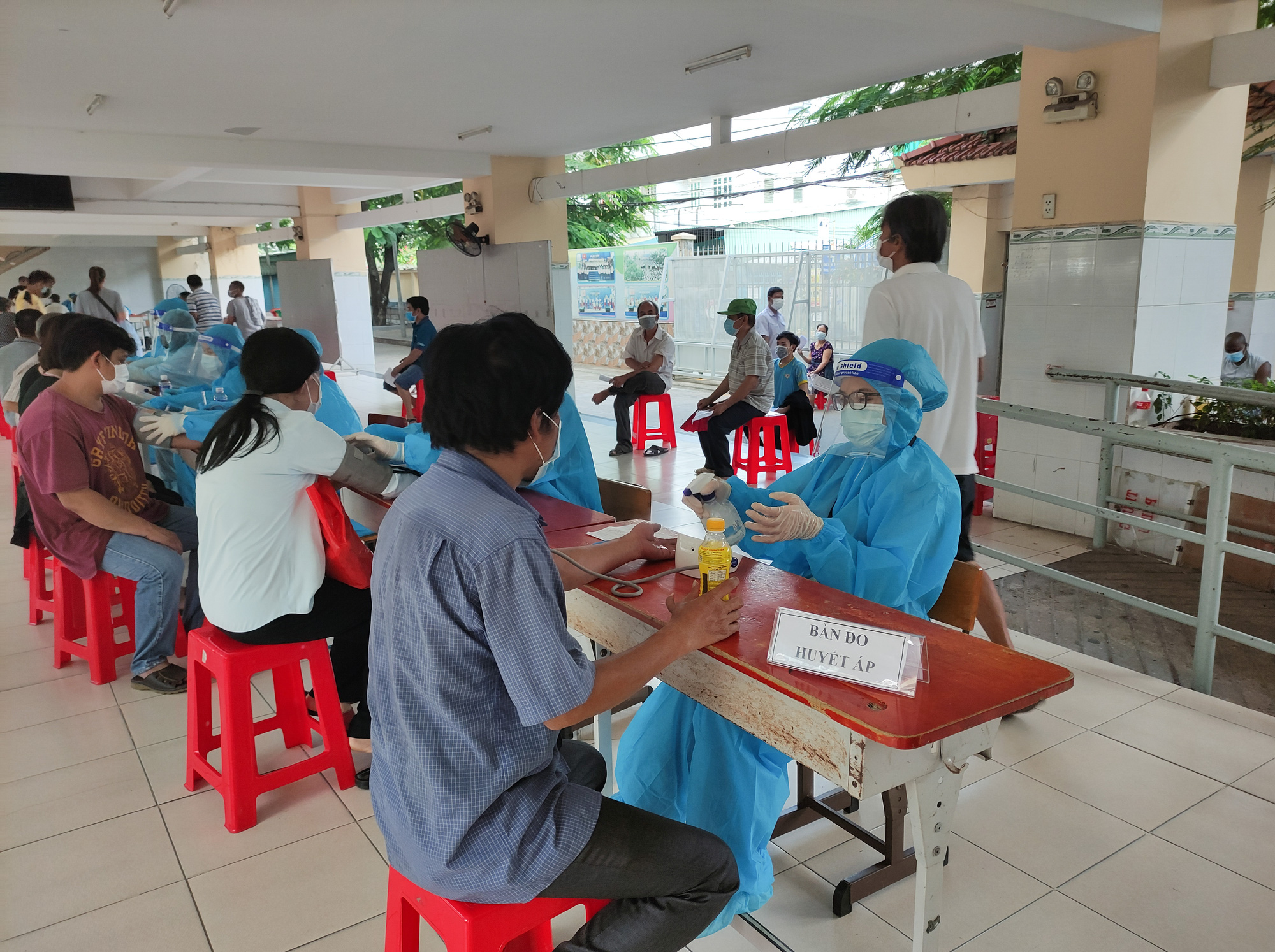 Dị ứng hải sản nặng, tiêm vắc-xin Covid-19 được không?