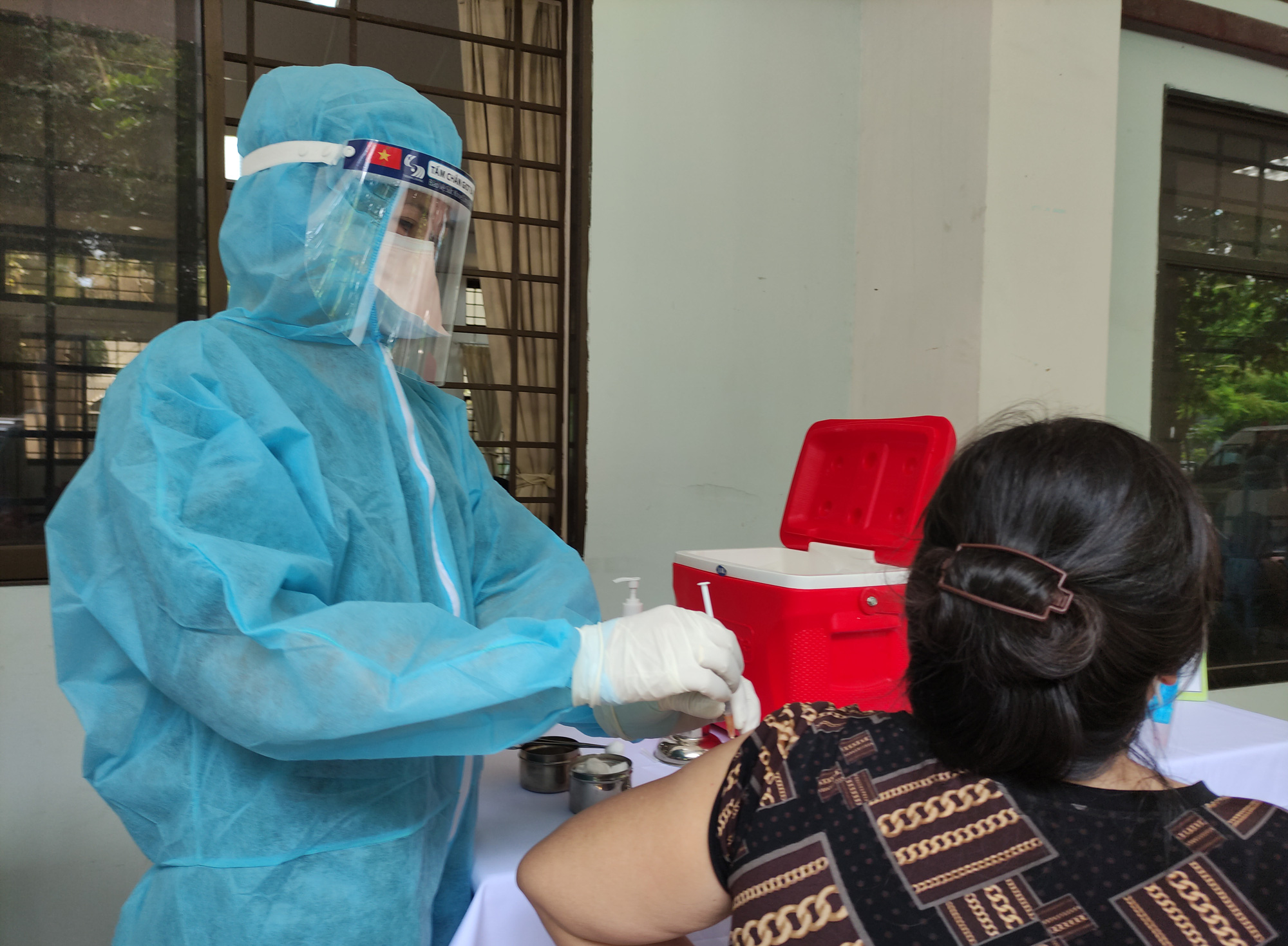 Tiêm vắc-xin Moderna 5 tuần vẫn chưa có mũi 2, có sao không?