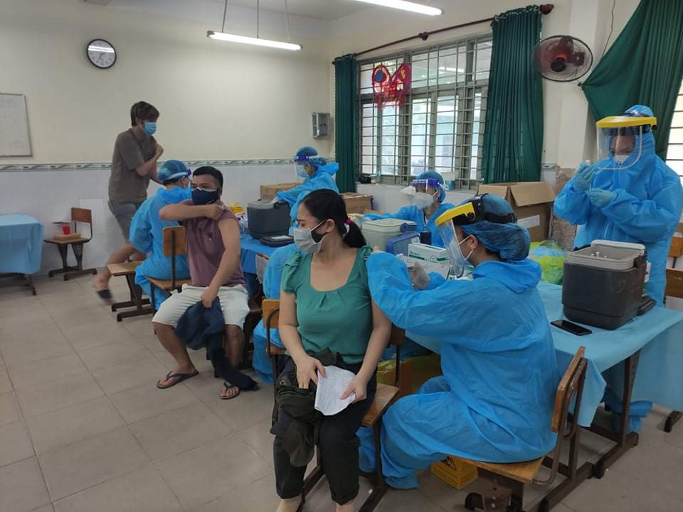 Tự điều trị Covid-19 tại nhà, bao lâu có thể tiêm ngừa được?