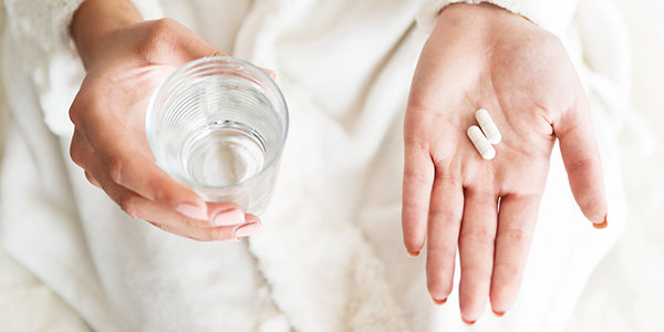 F0 ban đêm không sốt nhưng rất nhức đầu, uống paracetamol được không?