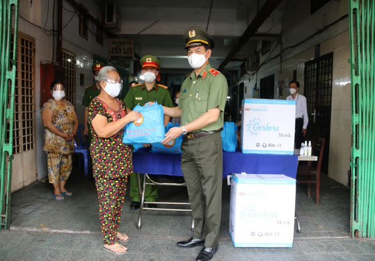 Sát cánh hỗ trợ người dân đang gặp khó - Ảnh 1.