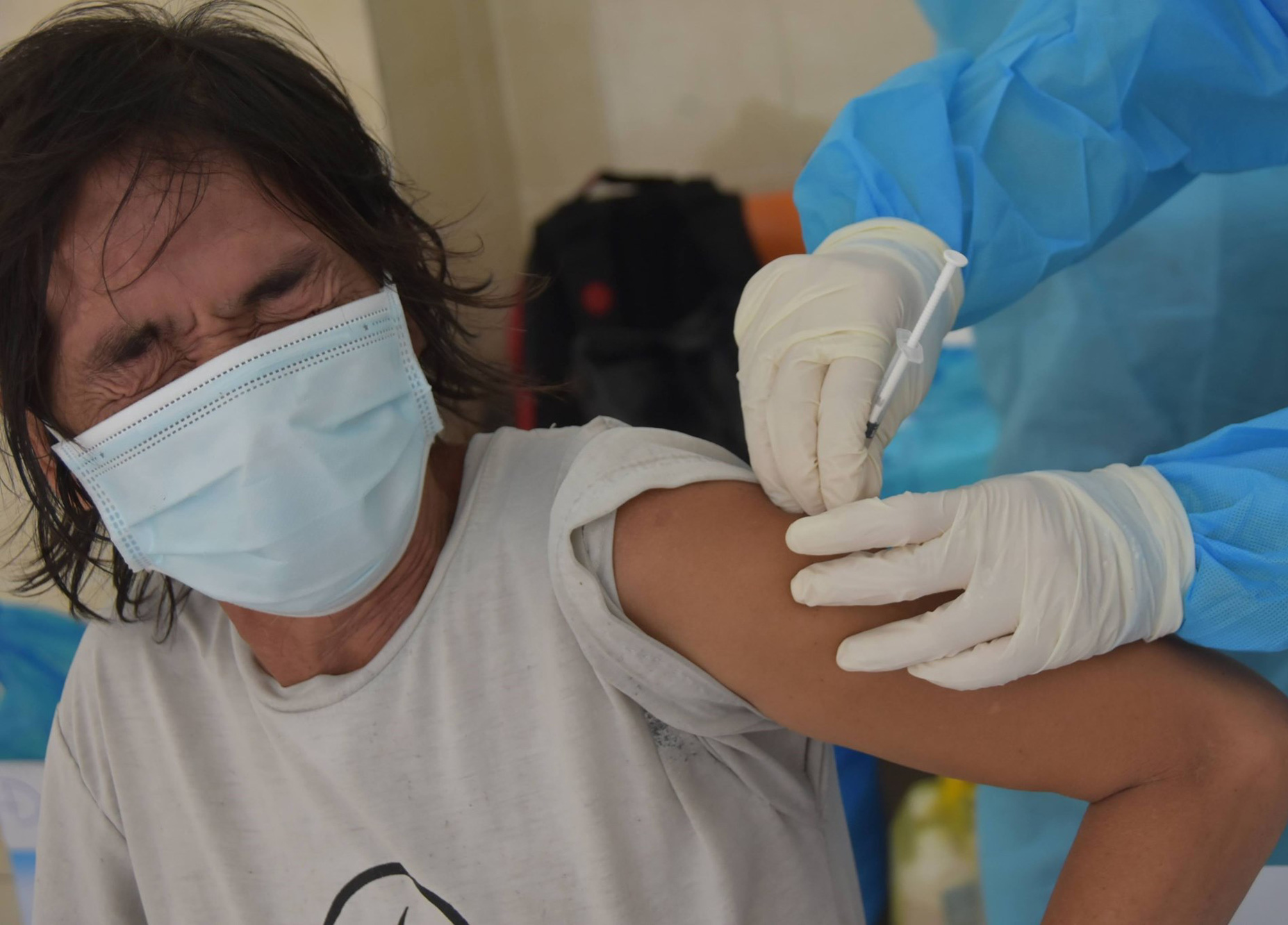 Trước 15-9, Hà Nội, TP HCM và 3 tỉnh khác phải hoàn thành tiêm mũi 1 vắc-xin Covid-19