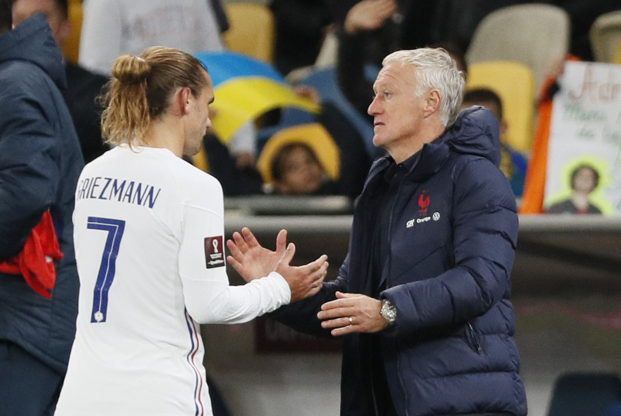 Anthony Martial cứu rỗi, Ph&aacute;p may mắn tho&aacute;t hiểm tr&ecirc;n s&acirc;n Ukraine - Ảnh 6.