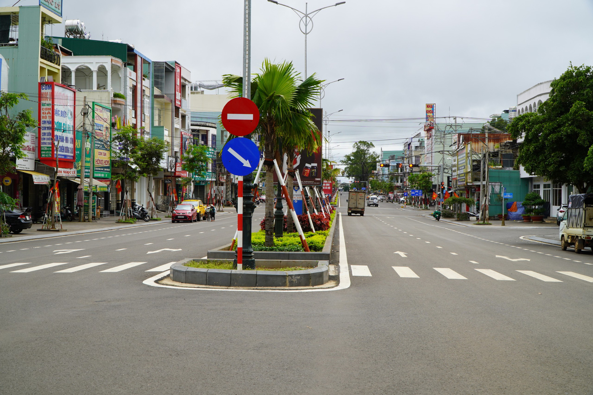 Phố n&uacute;i những ng&agrave;y gi&atilde;n c&aacute;ch - Ảnh 2.