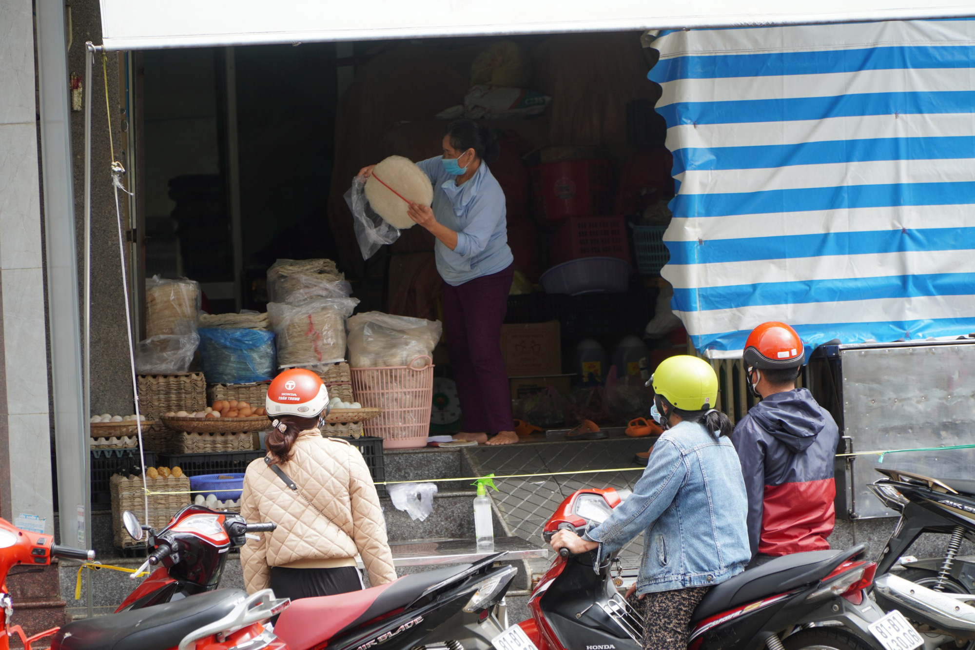 Phố n&uacute;i những ng&agrave;y gi&atilde;n c&aacute;ch - Ảnh 3.