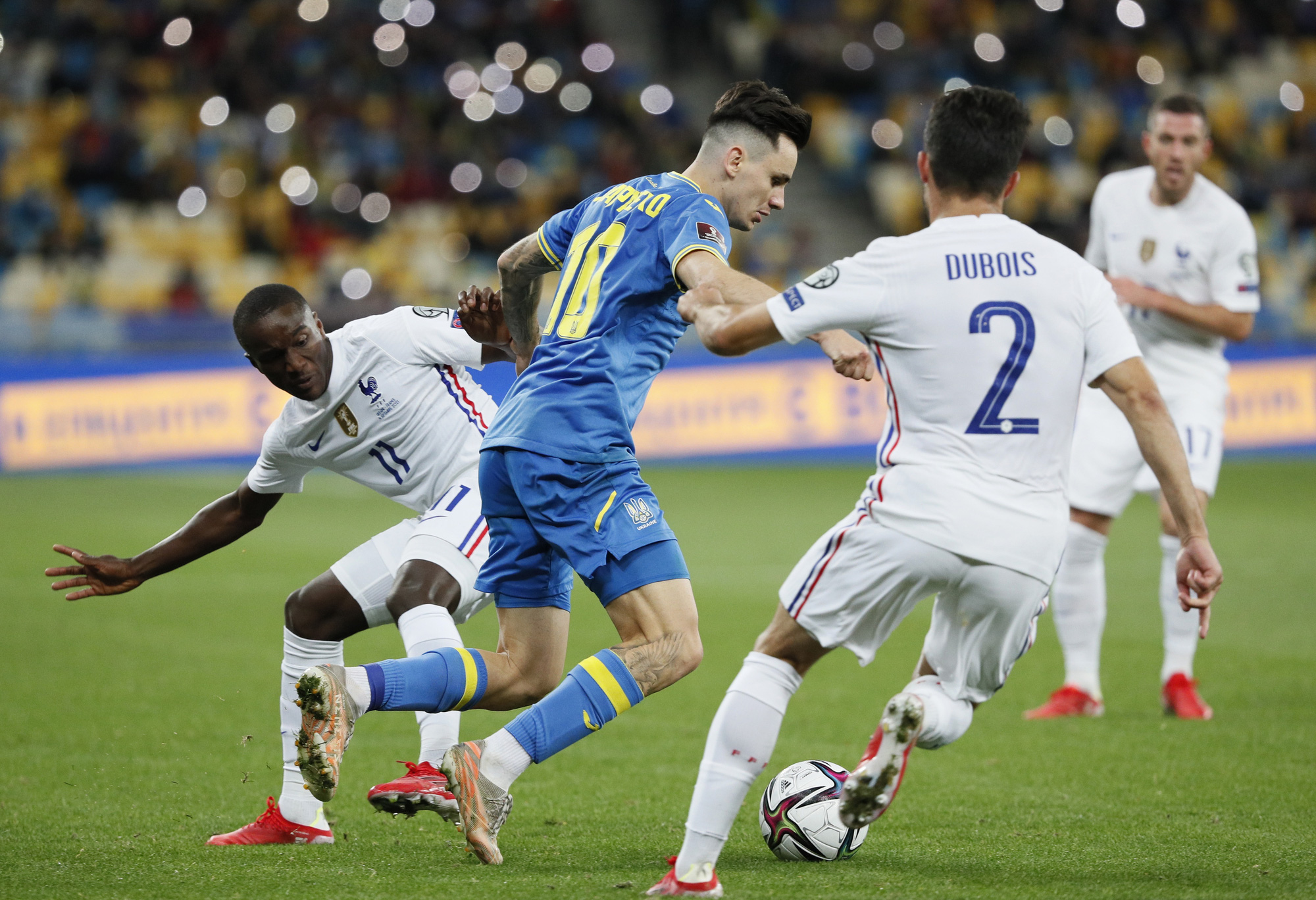 Anthony Martial cứu rỗi, Ph&aacute;p may mắn tho&aacute;t hiểm tr&ecirc;n s&acirc;n Ukraine - Ảnh 2.