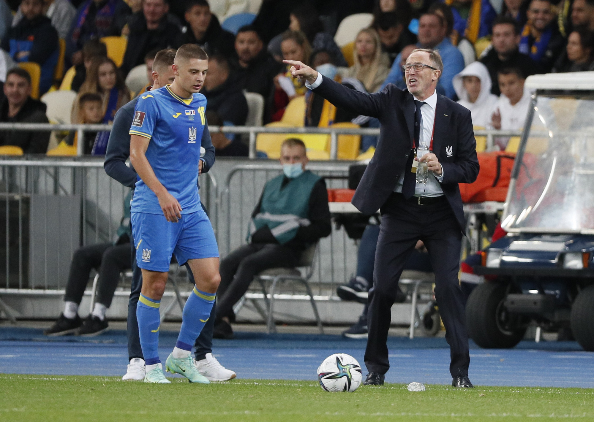 Anthony Martial cứu rỗi, Ph&aacute;p may mắn tho&aacute;t hiểm tr&ecirc;n s&acirc;n Ukraine - Ảnh 5.