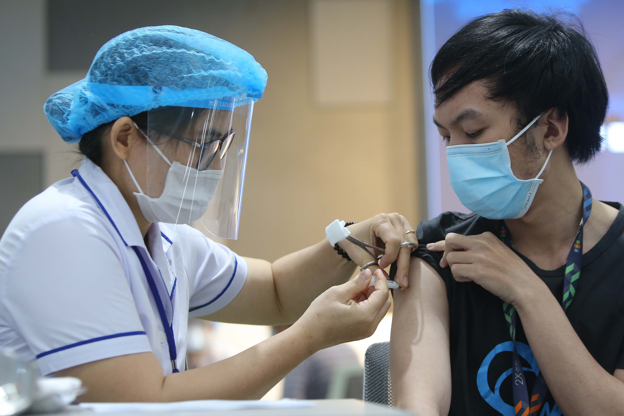 Số vắc-xin tiêm mũi 2 cho người dân TP HCM là bao nhiêu? - Ảnh 1.