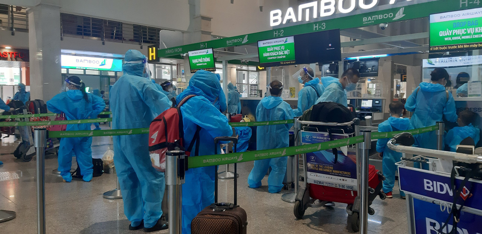 3 chuyến bay đ&oacute;n 616 c&ocirc;ng d&acirc;n Bắc Giang về qu&ecirc; - Ảnh 4.