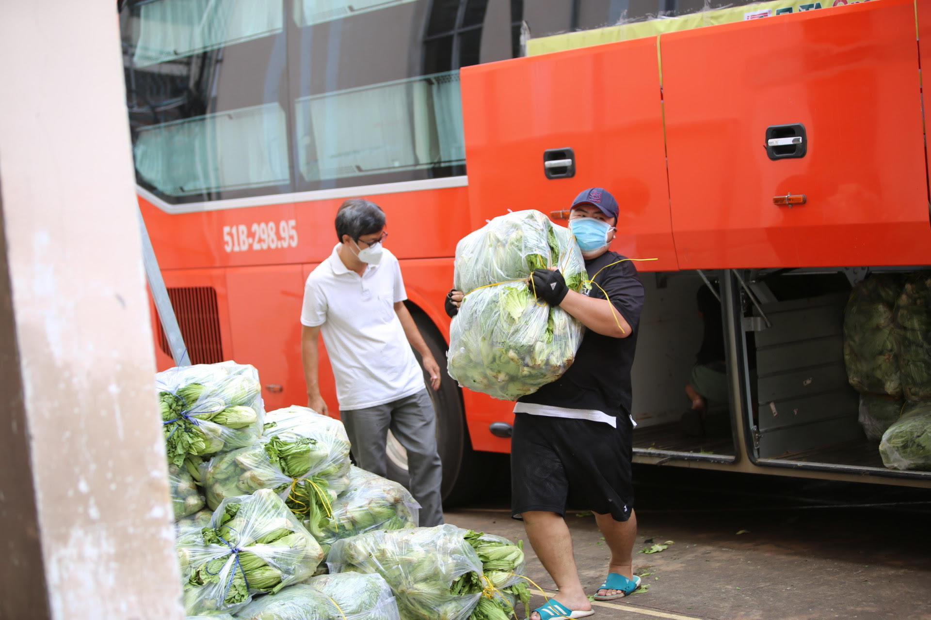 Phương Trang vận chuyển nông sản Đà Lạt gửi tặng người dân TP HCM