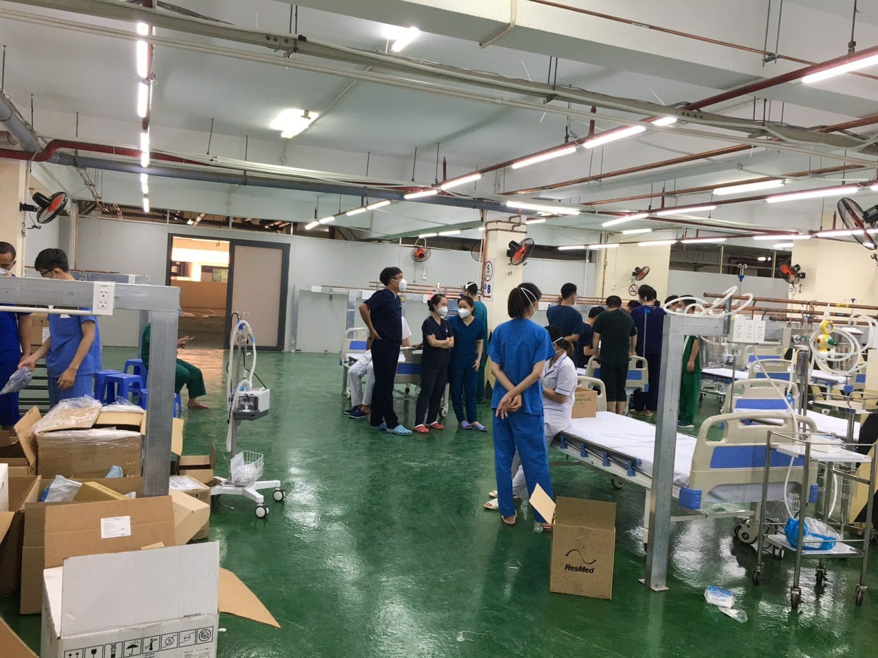 Hầm để xe tại Bệnh viện dã chiến số 3 trở thành Trung tâm hồi sức người bệnh Covid-19