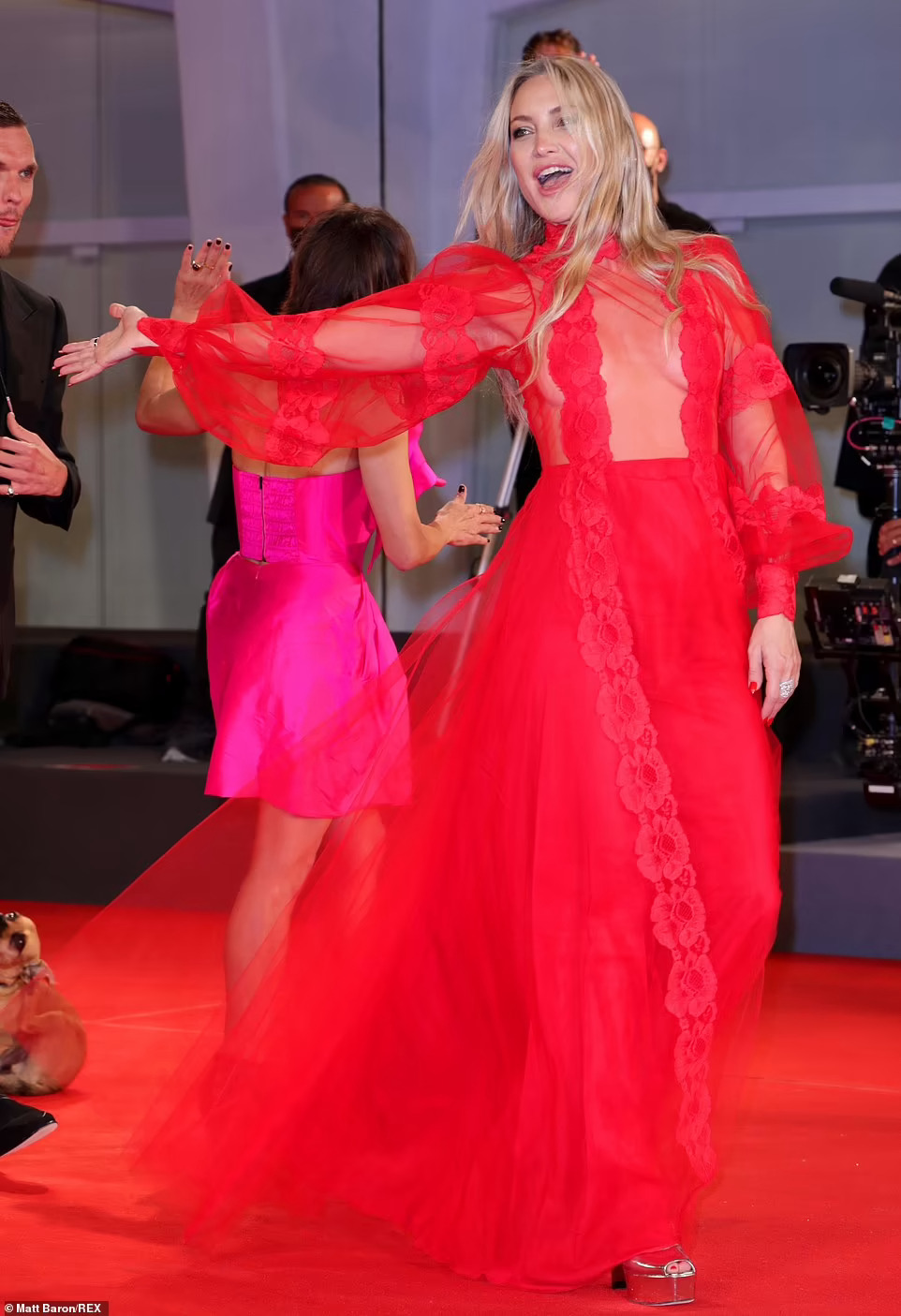 Minh tinh Kate Hudson cuốn h&uacute;t tr&ecirc;n thảm đỏ - Ảnh 6.