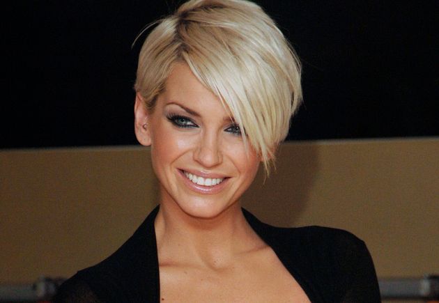 Nhiều ngôi sao thương tiếc mỹ nhân tóc vàng Sarah Harding - Ảnh 1.