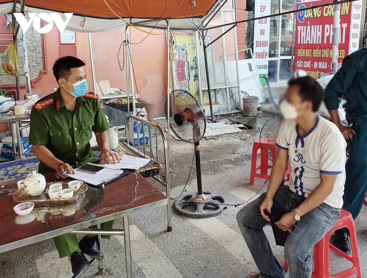 Sửa phiếu xét nghiệm để qua chốt kiểm soát, 3 tài xế bị phạt trên 22 triệu đồng