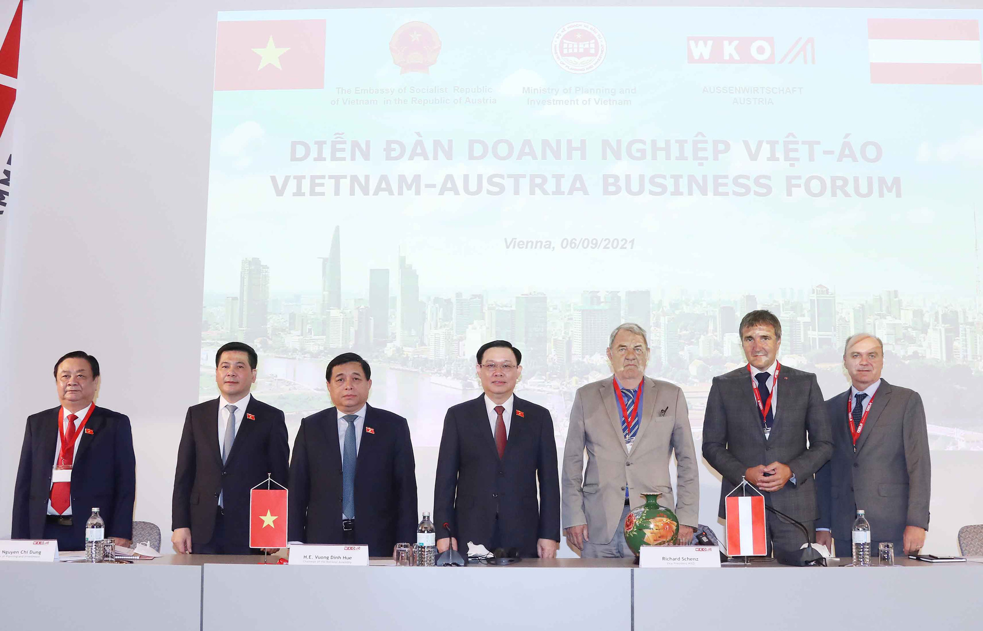 Chủ tịch Quốc hội mong muốn Chính phủ Áo hỗ trợ vắc-xin - Ảnh 2.