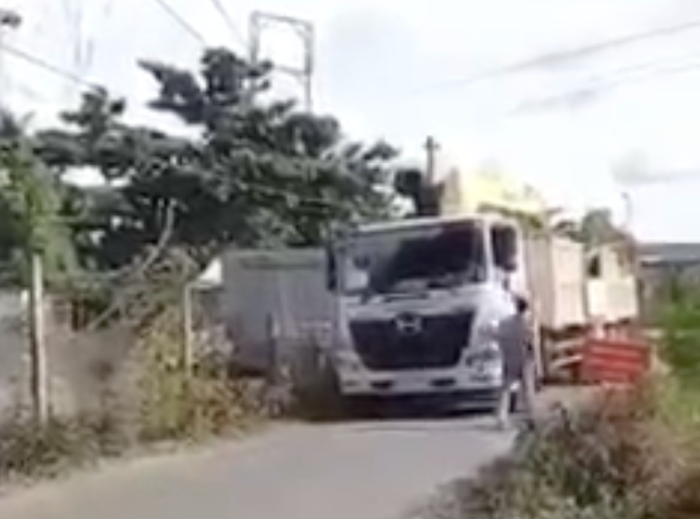 Trà Vinh thông tin vụ tài xế chở cây vào nhà Trưởng Phòng CSGT
