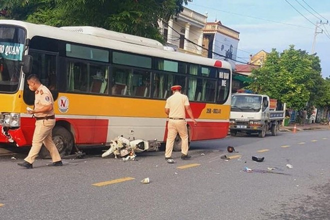 Nam sinh 15 tuổi bị xe buýt tông tử vong trong ngày đầu tới trường