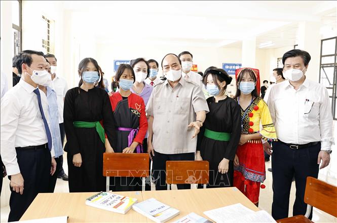 Chủ tịch nước đ&aacute;nh trống khai giảng tại Trường Phổ th&ocirc;ng D&acirc;n tộc nội tr&uacute; THPT tỉnh Y&ecirc;n B&aacute;i - Ảnh 12.