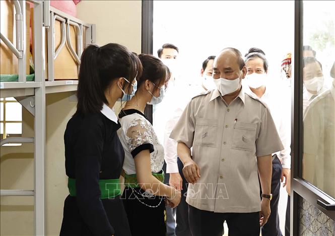 Chủ tịch nước đ&aacute;nh trống khai giảng tại Trường Phổ th&ocirc;ng D&acirc;n tộc nội tr&uacute; THPT tỉnh Y&ecirc;n B&aacute;i - Ảnh 10.