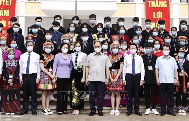Chủ tịch nước đ&aacute;nh trống khai giảng tại Trường Phổ th&ocirc;ng D&acirc;n tộc nội tr&uacute; THPT tỉnh Y&ecirc;n B&aacute;i - Ảnh 9.