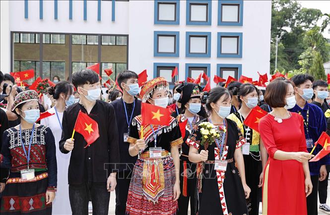 Chủ tịch nước đ&aacute;nh trống khai giảng tại Trường Phổ th&ocirc;ng D&acirc;n tộc nội tr&uacute; THPT tỉnh Y&ecirc;n B&aacute;i - Ảnh 6.