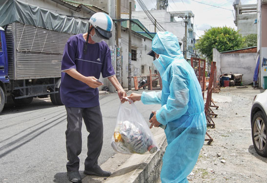 TP HCM: Đề xuất hỗ trợ hơn 7,5 triệu người khó khăn sau ngày 15-9 - Ảnh 1.