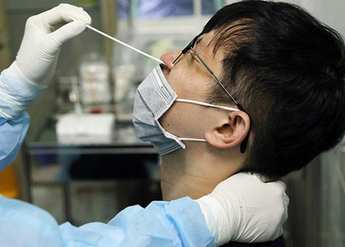 Trường hợp tái nhiễm SARS-CoV-2 sau gần 1 năm có phải do mới nhiễm bệnh?