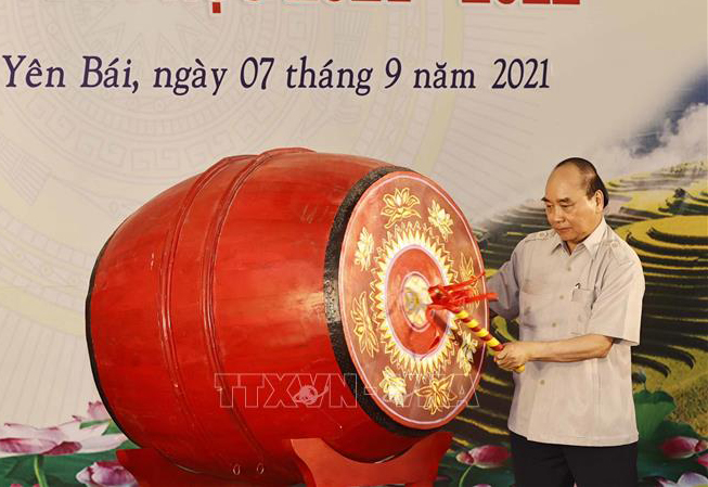 Chủ tịch nước đánh trống khai giảng tại Trường Phổ thông Dân tộc nội trú THPT tỉnh Yên Bái