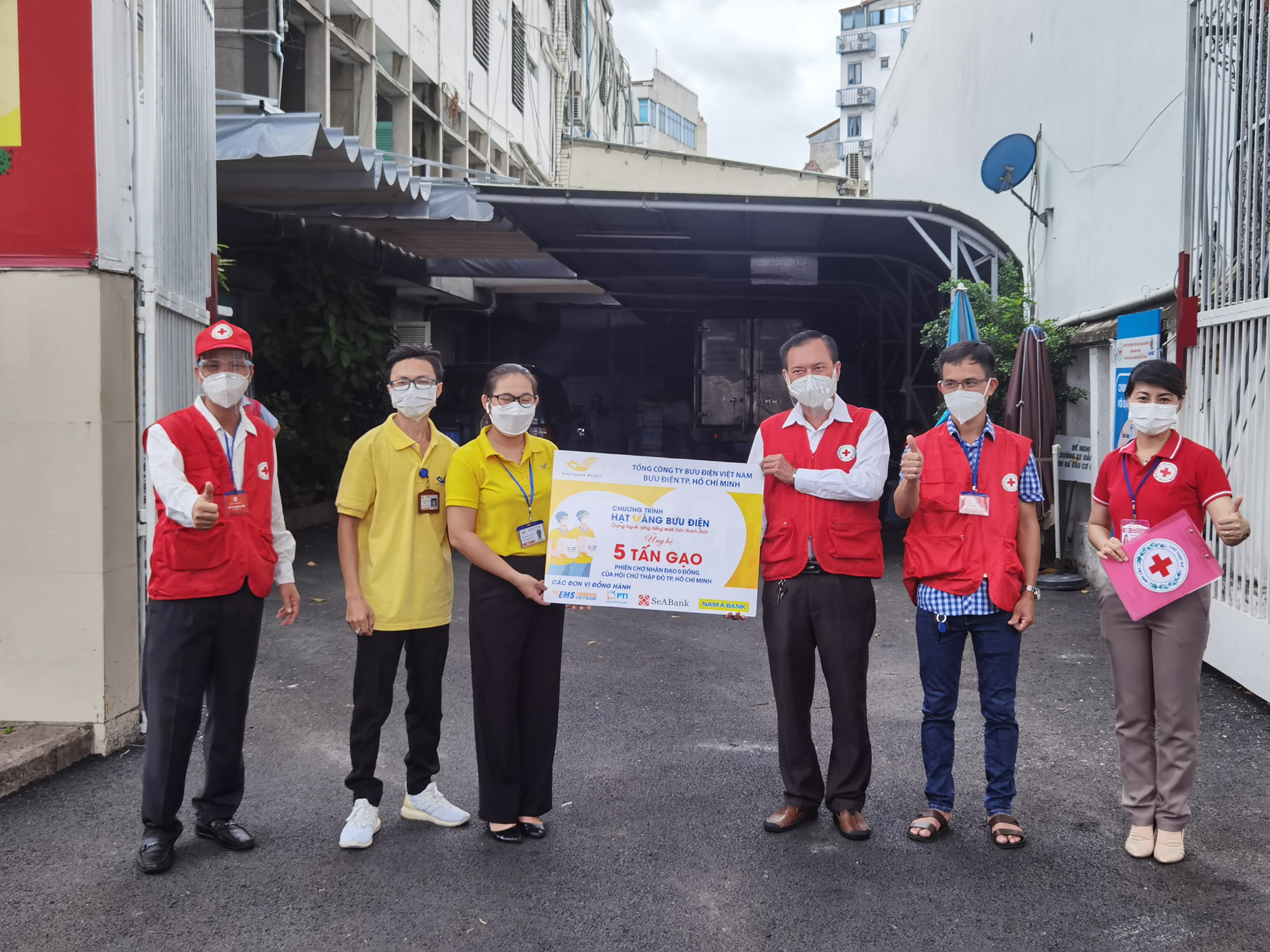 Tặng 20.000 phần quà cho người nghèo Bạc Liêu, Cà Mau đang sống tại TP HCM - Ảnh 2.