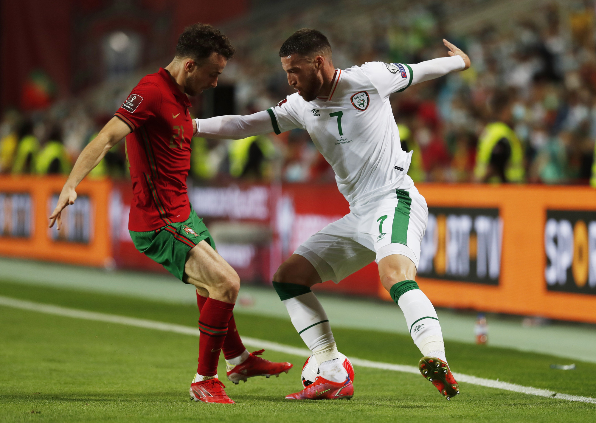 Vòng loại World Cup 2022: Bồ Đào Nha mơ nhất bảng, Pháp lung lay ngôi đầu
