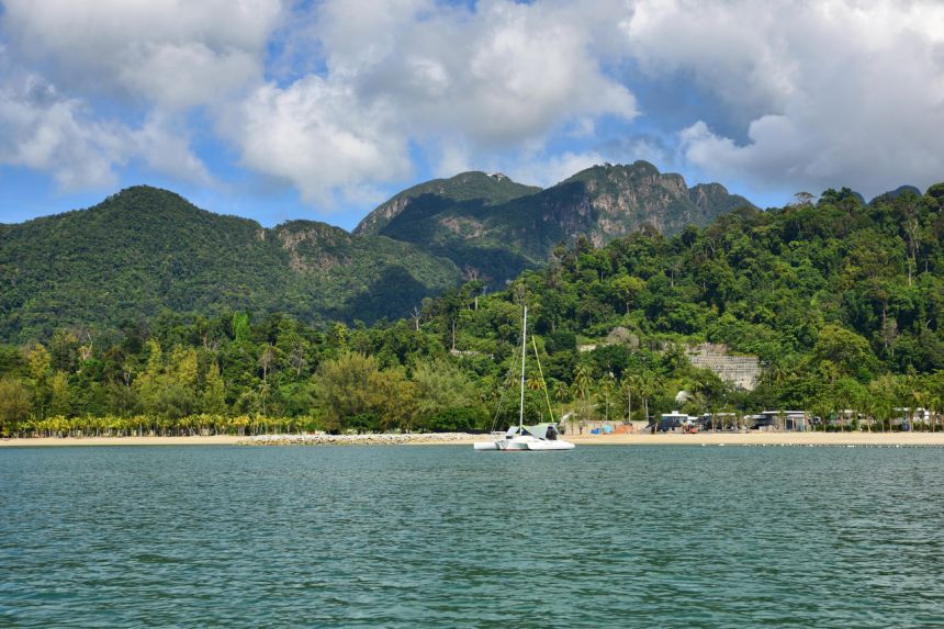 Malaysia khởi động "bong bóng du lịch" từ thiên đường Langkawi