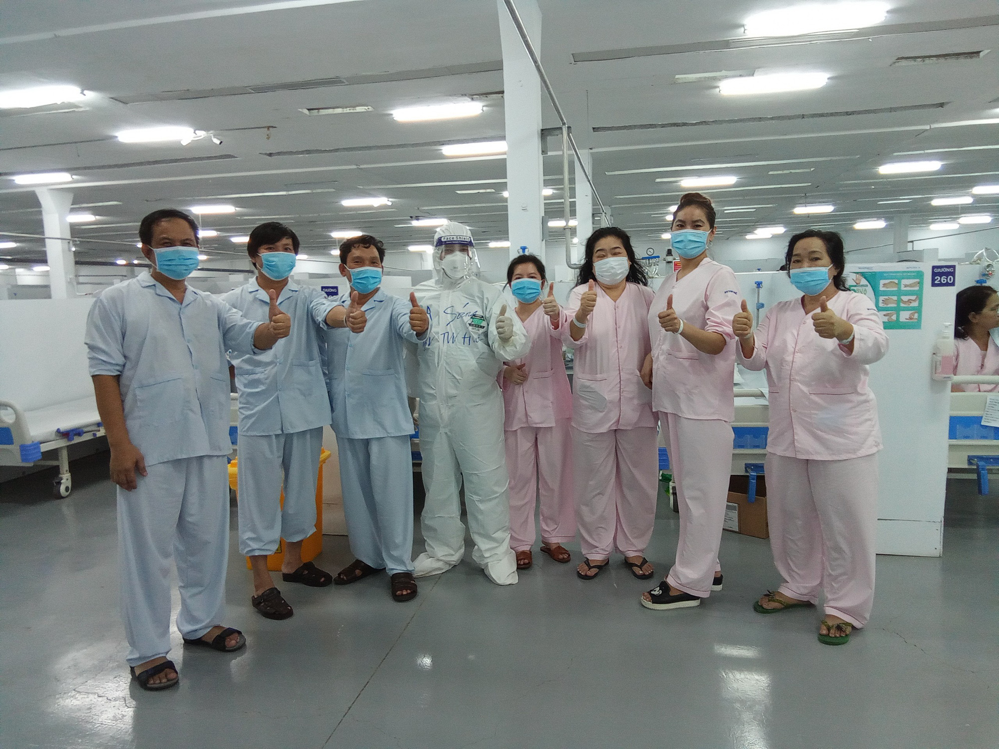 TP HCM: 18 bệnh nhân Covid-19 nặng điều trị tại Bệnh viện Dã chiến số 14 xuất viện