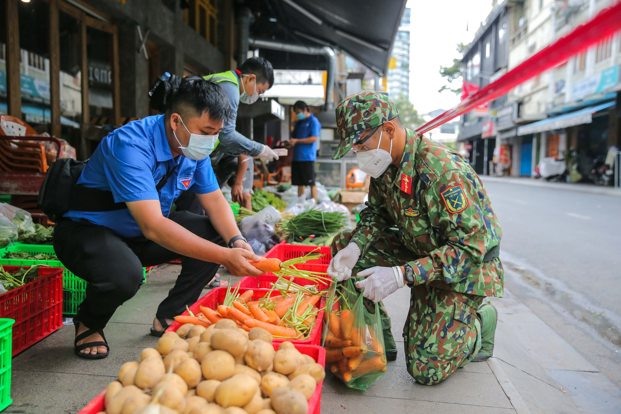 SỐNG CHUNG VỚI COVID-19: Cần một tầm nhìn dài hạn