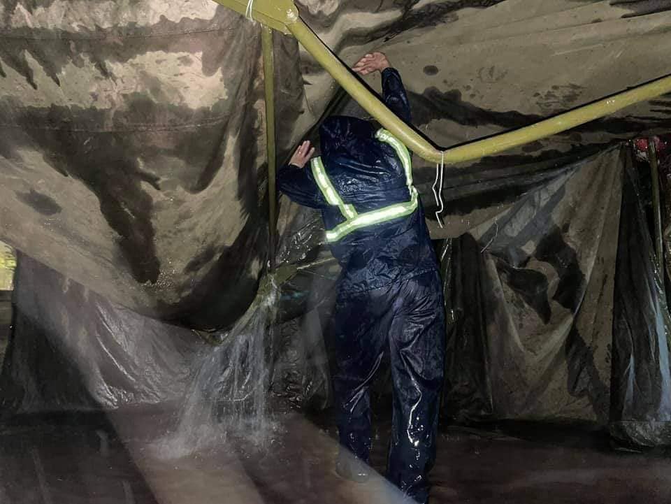 Quảng B&igrave;nh l&agrave;m g&igrave; để vừa ph&ograve;ng chống dịch Covid-19 vừa ứng ph&oacute; b&atilde;o Conson sắp đổ bộ? - Ảnh 3.